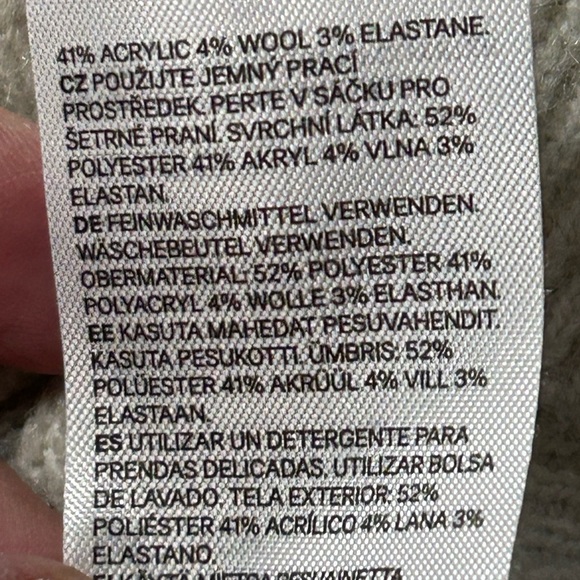 H & M soft, crop knit sweater,‎ boat neck with decorative buttons on front XS - Picture 12 of 13